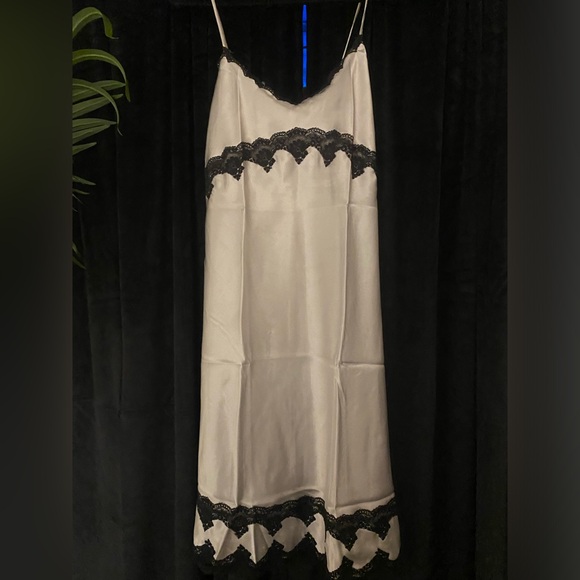 Vintage NWOT VS slip - Picture 2 of 7